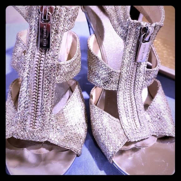 Michael Khors Platform Sandel -brand new!! - Picture 1 of 3